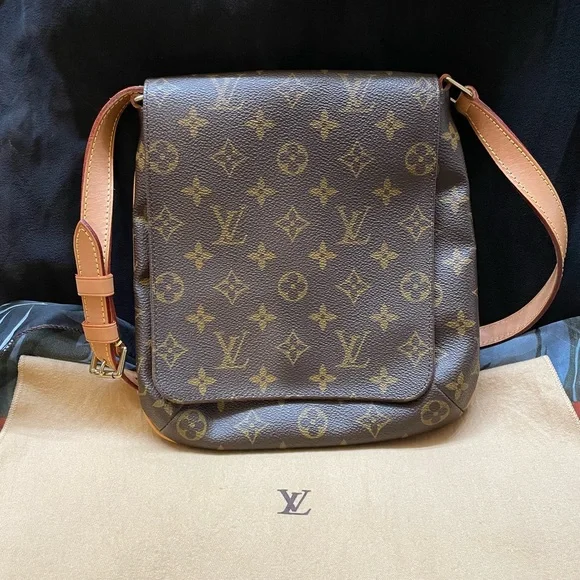 LOUIS VUITTON Monogram
Musette Salsa Shoulder Bag - Picture 1 of 12